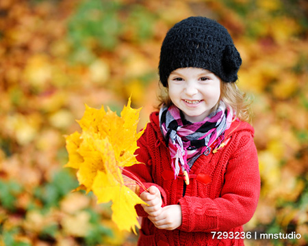 紅葉を背景に季節感のある人物写真を撮ろう！