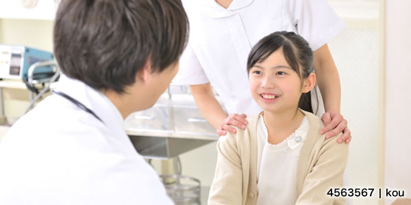 患者 小児科 診察の写真